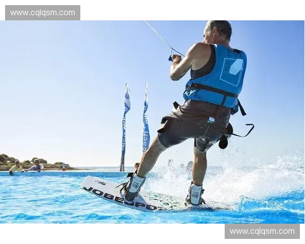 滑水运动:挑战速度与平衡的水上极限运动探秘 滑水运动:挑战速度与平衡的水上极限运动探秘